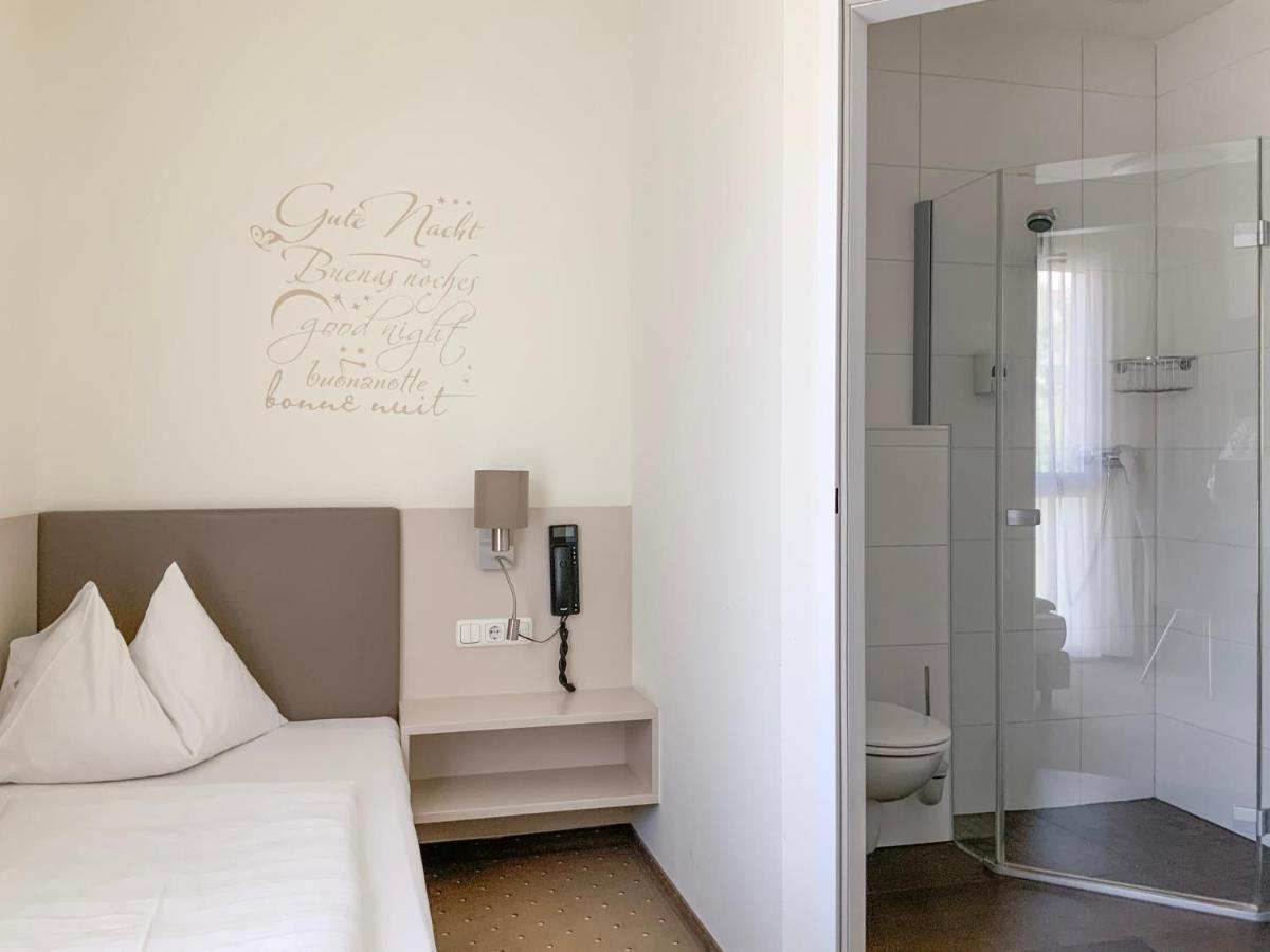 Hotel Lokomotive Линц Екстериор снимка