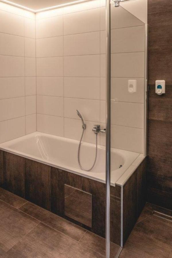 Hotel Lokomotive Линц Екстериор снимка
