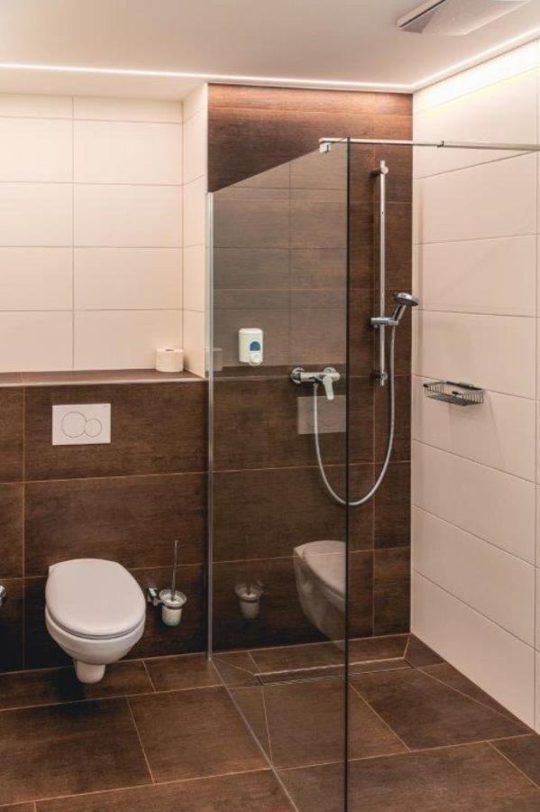 Hotel Lokomotive Линц Екстериор снимка