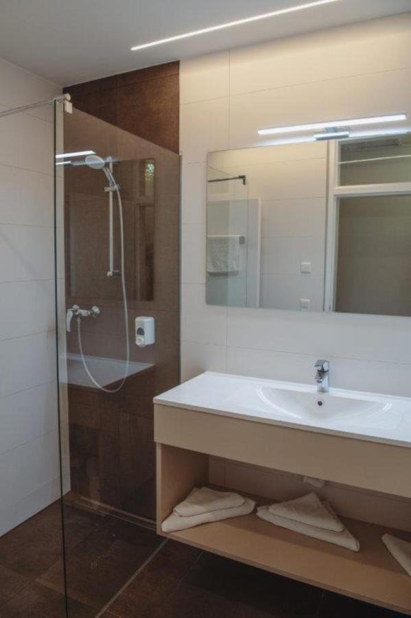 Hotel Lokomotive Линц Екстериор снимка