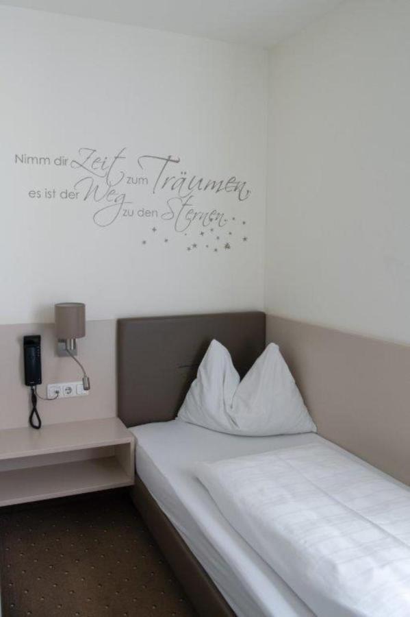 Hotel Lokomotive Линц Екстериор снимка