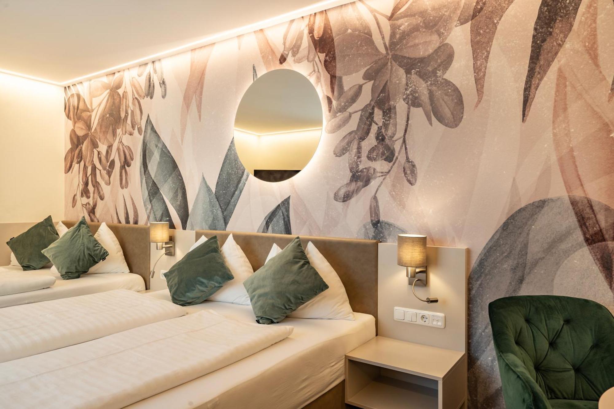 Hotel Lokomotive Линц Екстериор снимка