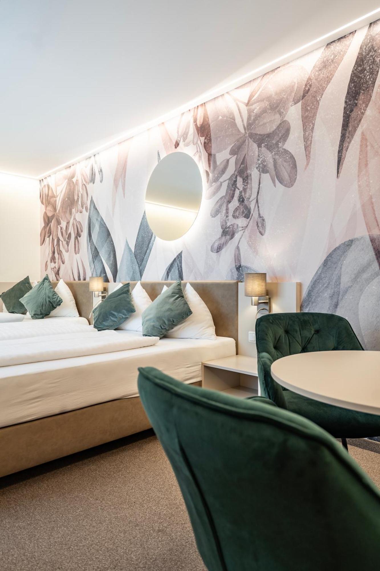 Hotel Lokomotive Линц Екстериор снимка