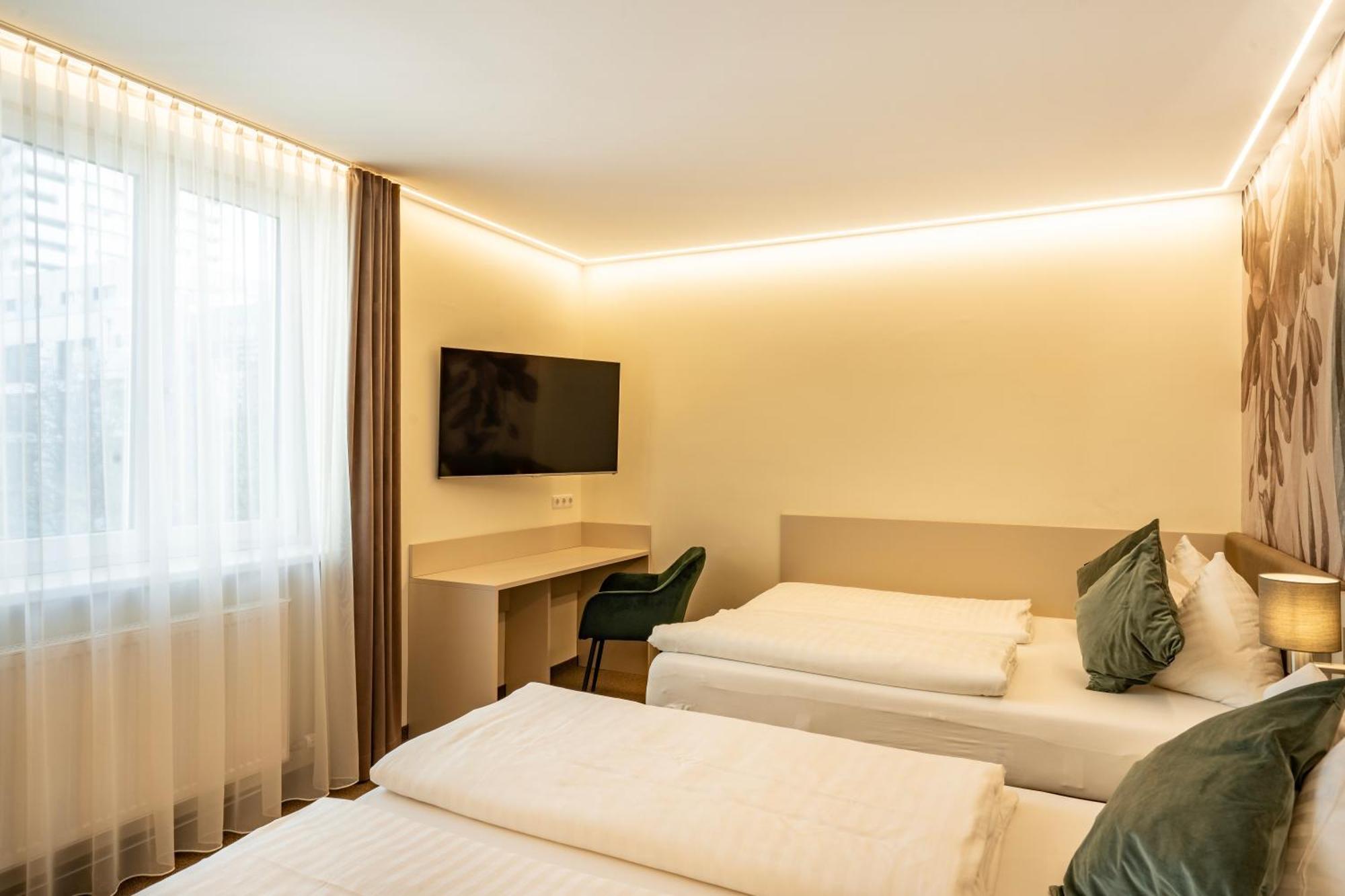 Hotel Lokomotive Линц Екстериор снимка