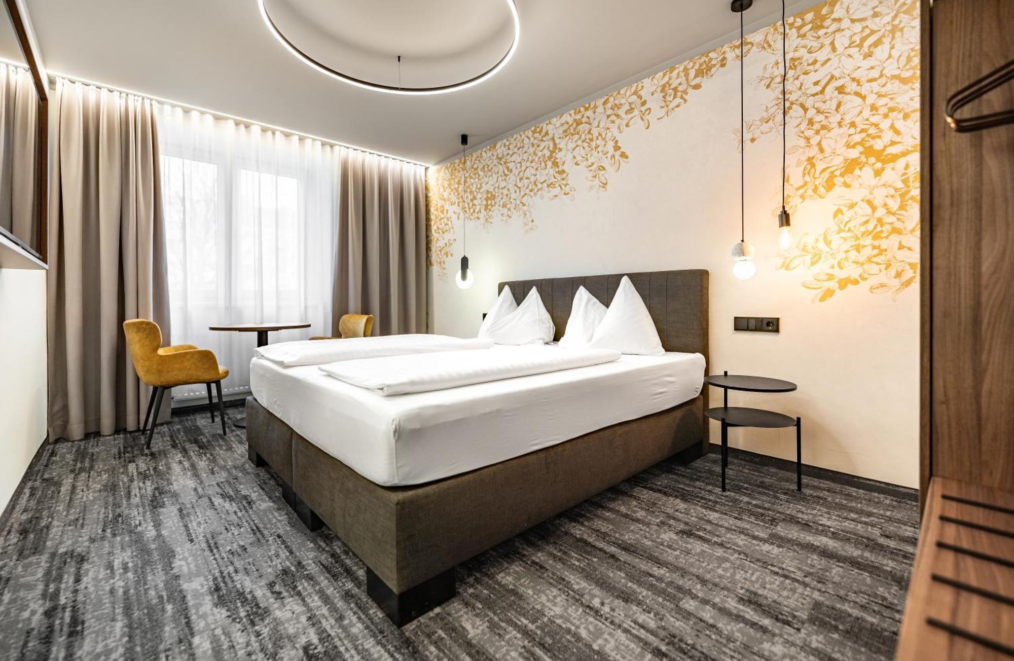 Hotel Lokomotive Линц Екстериор снимка