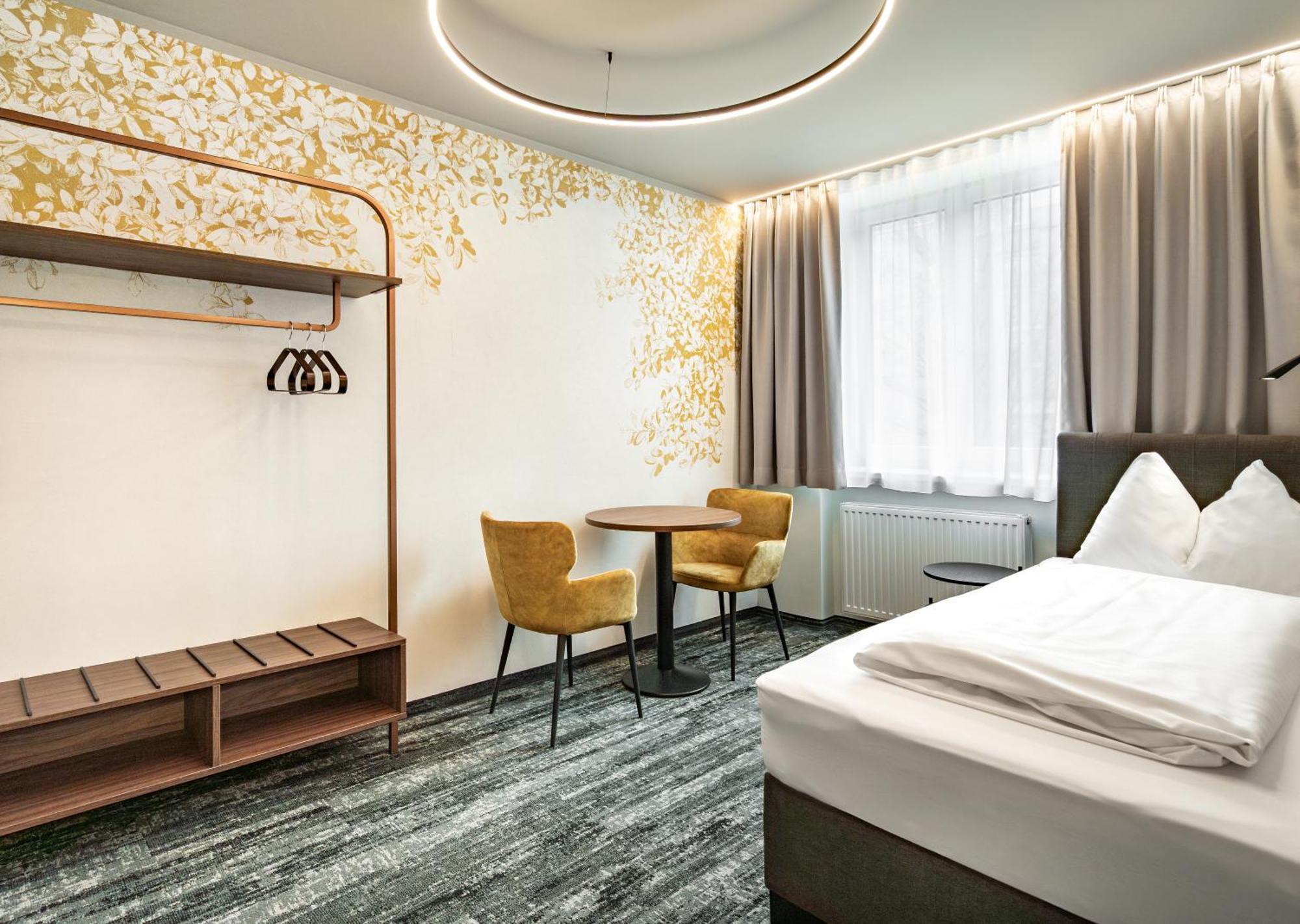 Hotel Lokomotive Линц Екстериор снимка