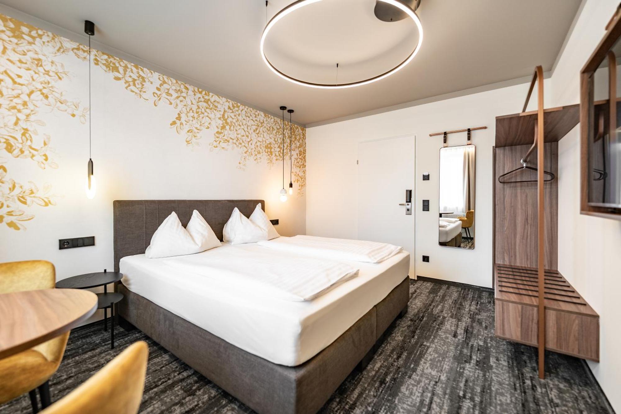 Hotel Lokomotive Линц Екстериор снимка