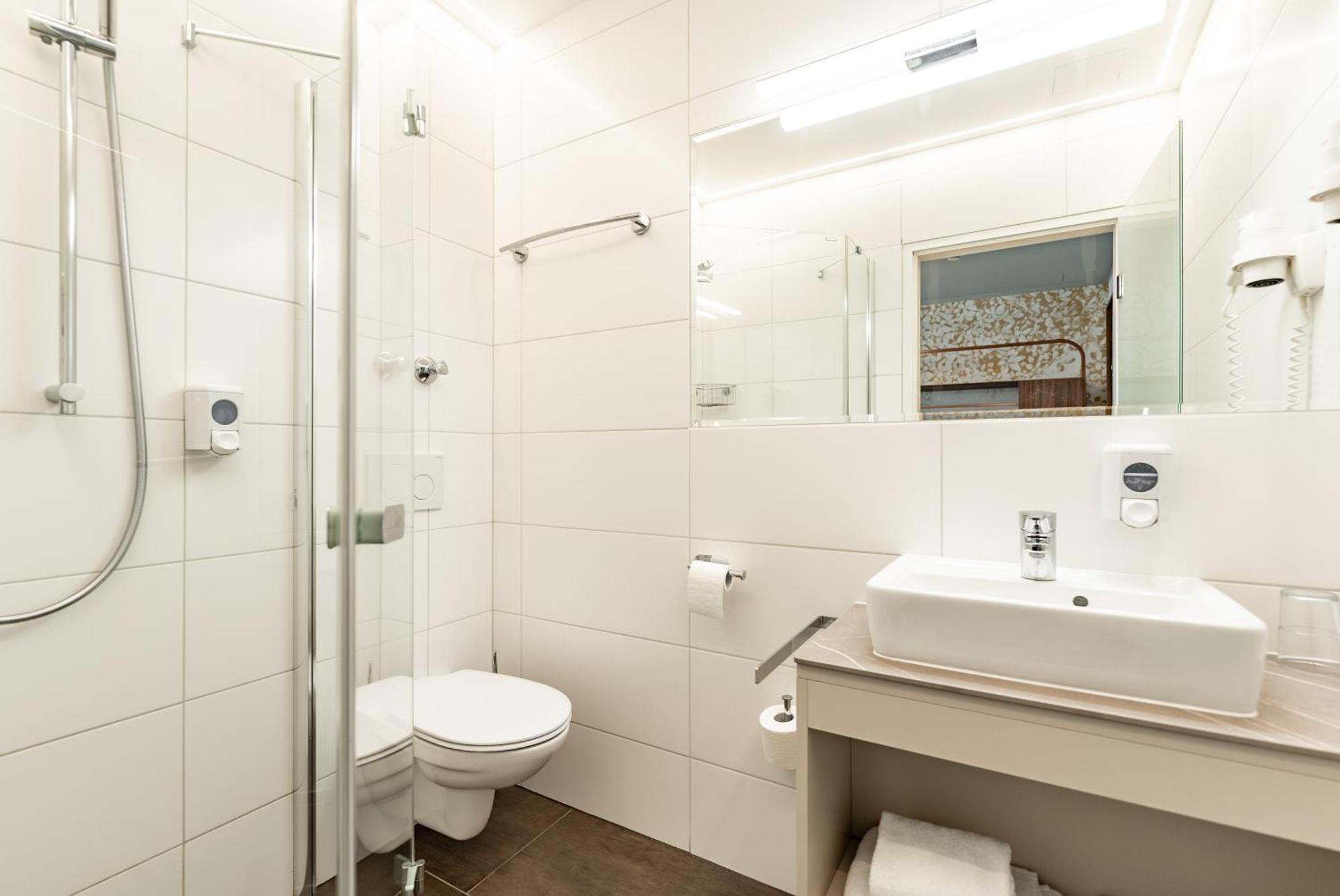 Hotel Lokomotive Линц Екстериор снимка