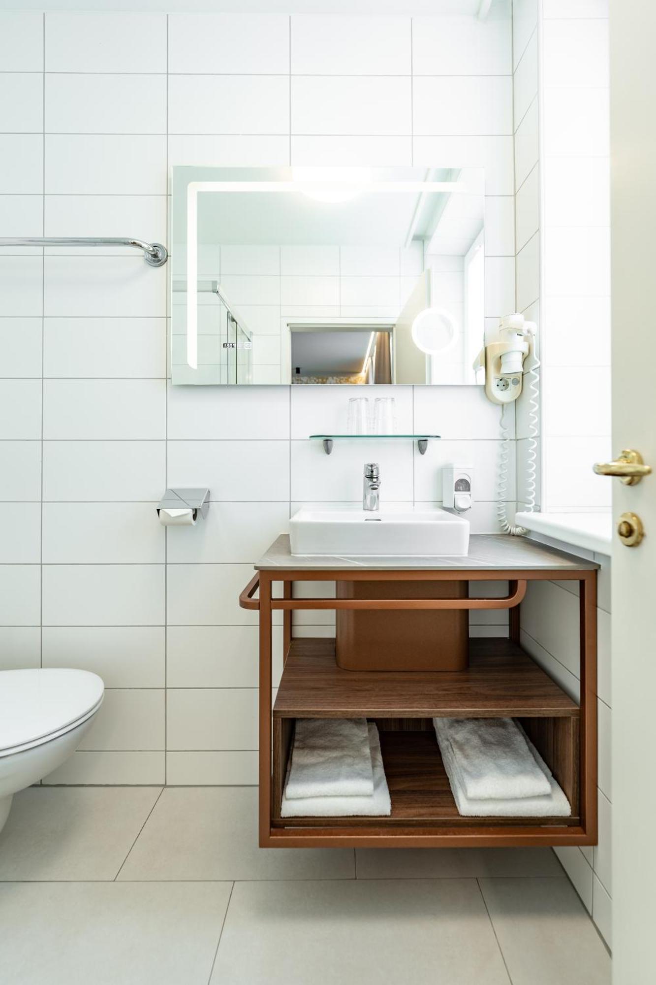 Hotel Lokomotive Линц Екстериор снимка