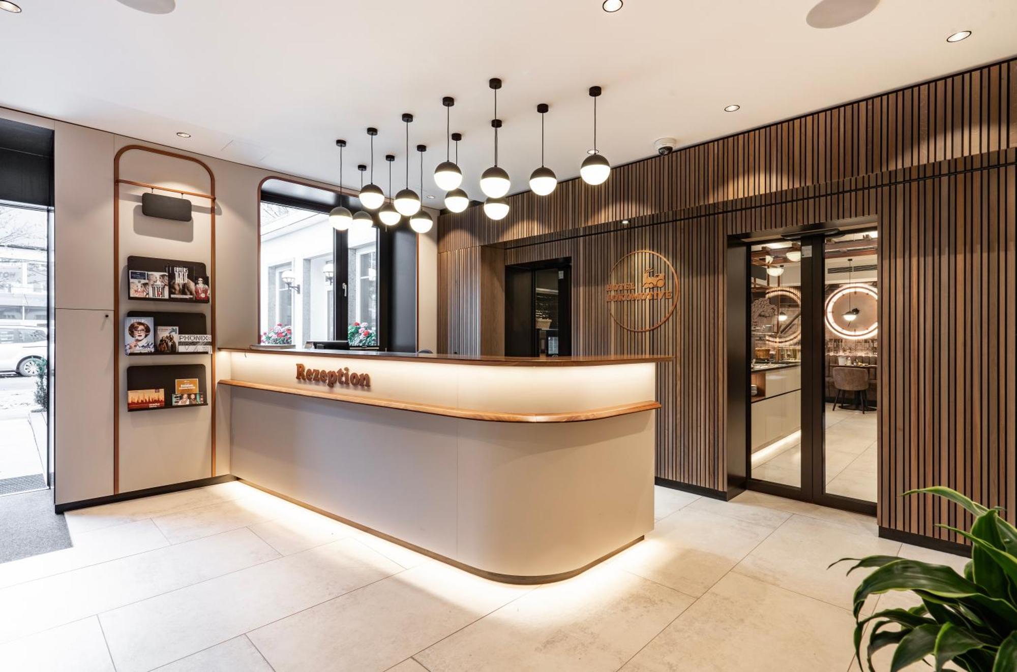 Hotel Lokomotive Линц Екстериор снимка