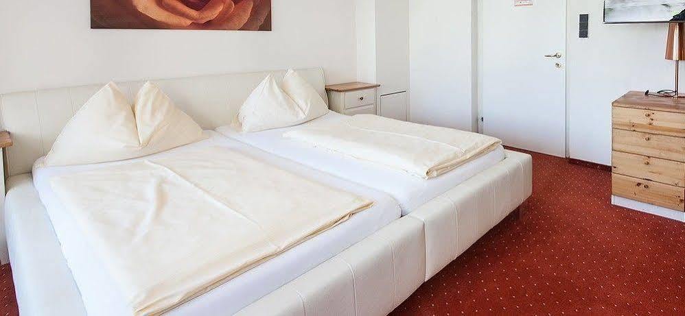 Hotel Lokomotive Линц Екстериор снимка